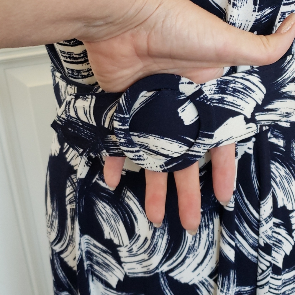 Midi dress - Picture 2 of 6